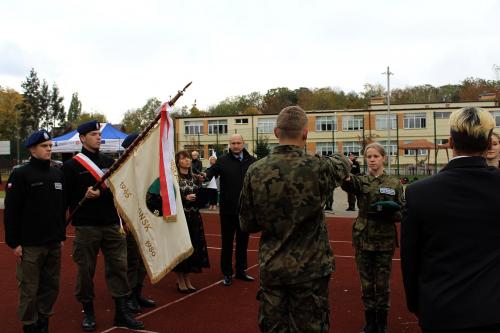 Ślubowanie klas pierwszych i drugich w Zespole Szkół nr 1