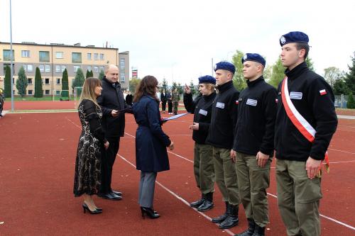 Ślubowanie klas pierwszych i drugich w Zespole Szkół nr 1