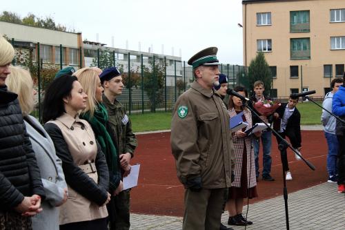 Ślubowanie klas pierwszych i drugich w Zespole Szkół nr 1