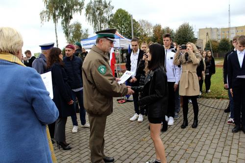 Ślubowanie klas pierwszych i drugich w Zespole Szkół nr 1